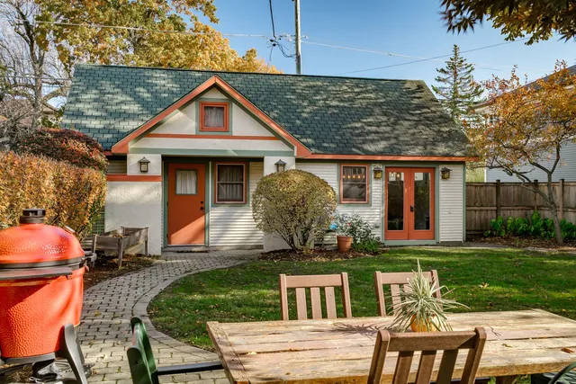 $1,050,000 | 806 North Grove Avenue, Oak Park, IL 60302