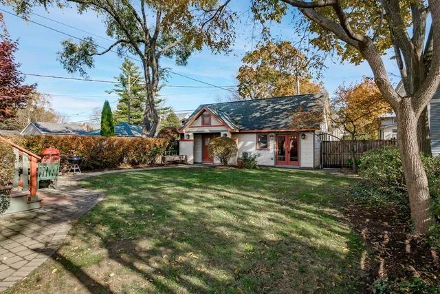 $1,050,000 | 806 North Grove Avenue, Oak Park, IL 60302