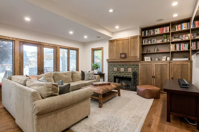 $1,050,000 | 806 North Grove Avenue, Oak Park, IL 60302