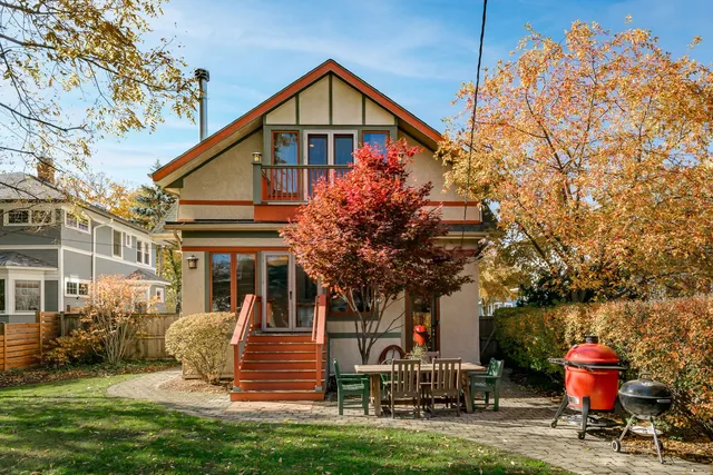 $1,050,000 | 806 North Grove Avenue, Oak Park, IL 60302