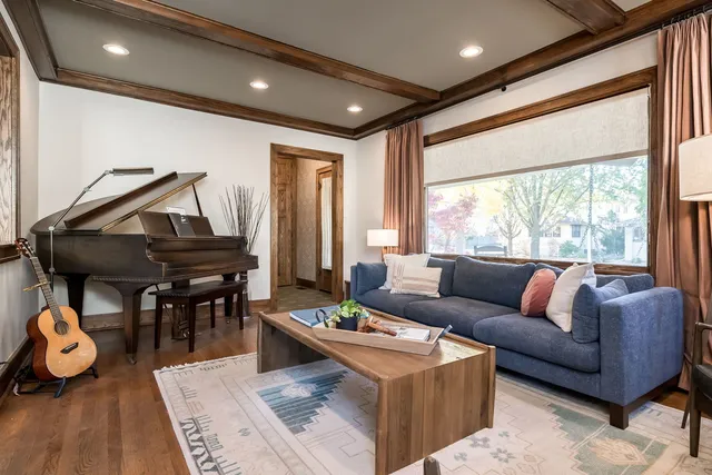 $1,050,000 | 806 North Grove Avenue, Oak Park, IL 60302