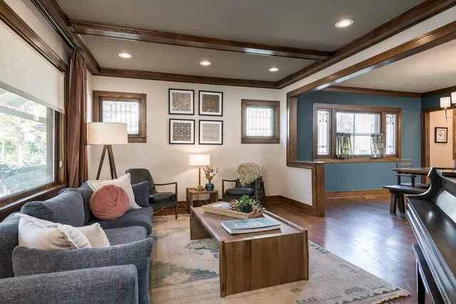 $1,050,000 | 806 North Grove Avenue, Oak Park, IL 60302