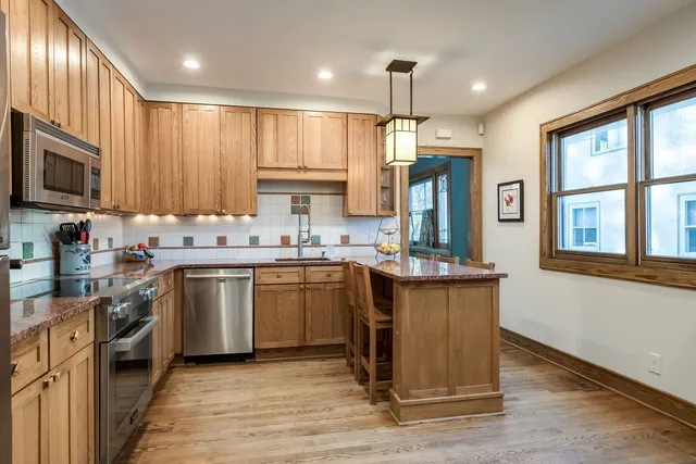 $1,050,000 | 806 North Grove Avenue, Oak Park, IL 60302