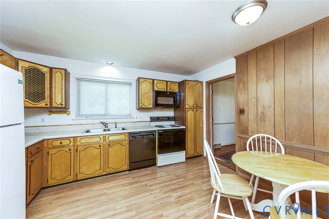 2402 Landon Road Henrico, VA 23294 - Photo 13 of 38