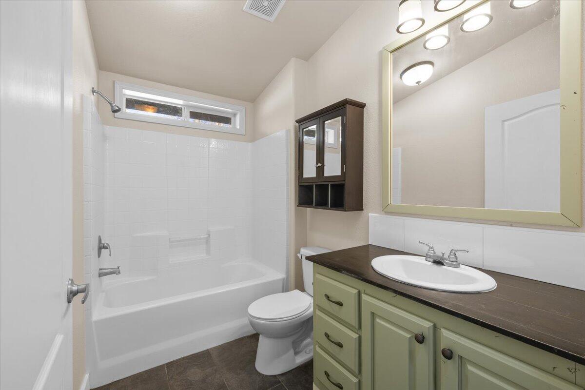 1387 North Obenchain Road Eagle Point, OR 97524 - Photo 30 of 39 16-CI_5944