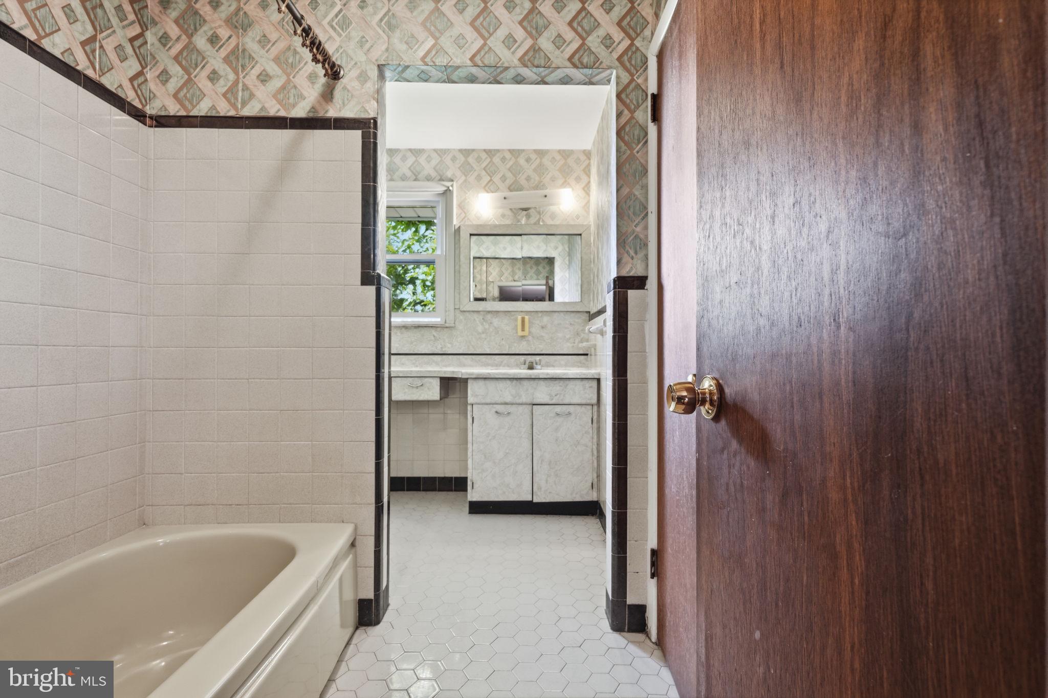 9219 Burbank Road Philadelphia, PA 19115 - Photo 13 of 29