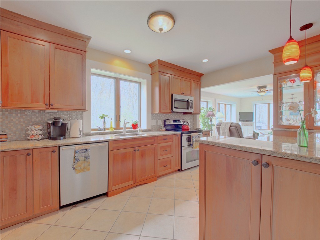 176 Ridge Drive Exeter, RI 02822 - Photo 23 of 40