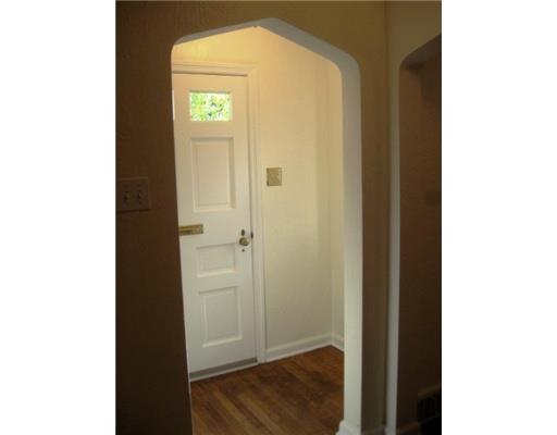 284 Arden Road Mt. Lebanon, PA 15216 - Photo 3 of 18 Entry/Foyer.
