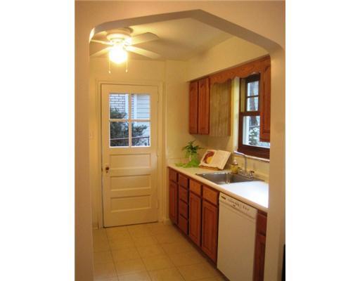 284 Arden Road Mt. Lebanon, PA 15216 - Photo 8 of 18 Kitchen.