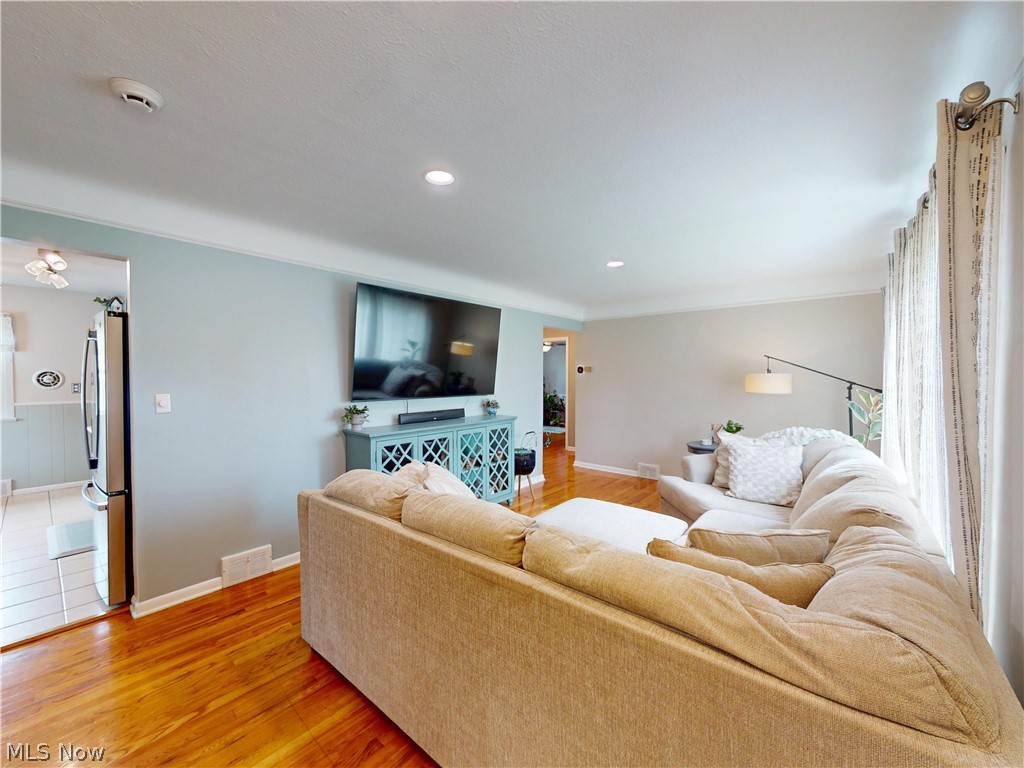 1833 Ridgewick Drive Wickliffe, OH 44092 - Photo 4 of 17