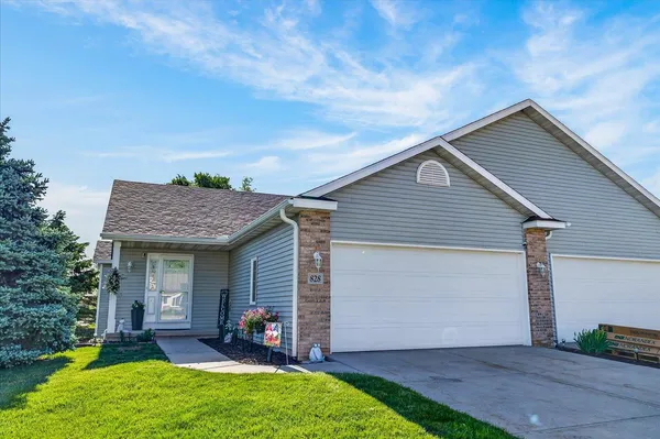 $405,900 | 828 Dunn Avenue, Oregon, WI 53575