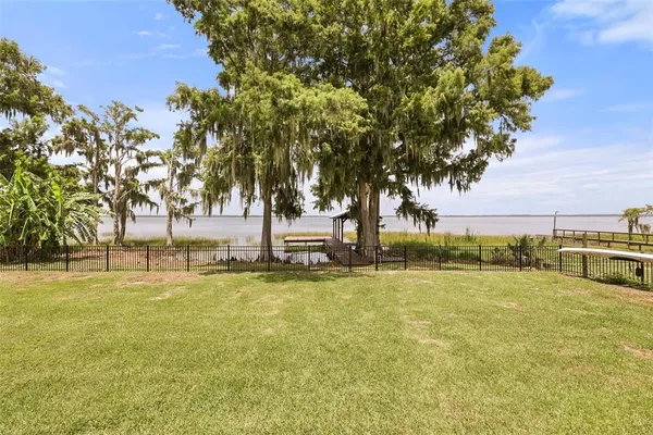 $785,000 | 32749 Lake Eustis Drive, Tavares, FL 32778