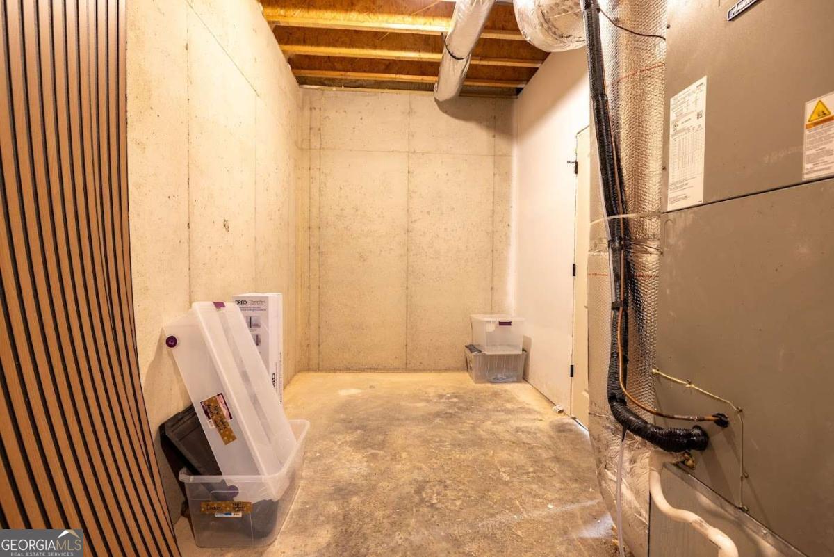 988 Boozer Road Heflin, AL 36264 - Photo 50 of 52 a view of a room with gym equipment