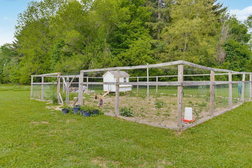 4065 Harlem Road Galena, OH 43021 - Photo 50 of 64 Chicken cage