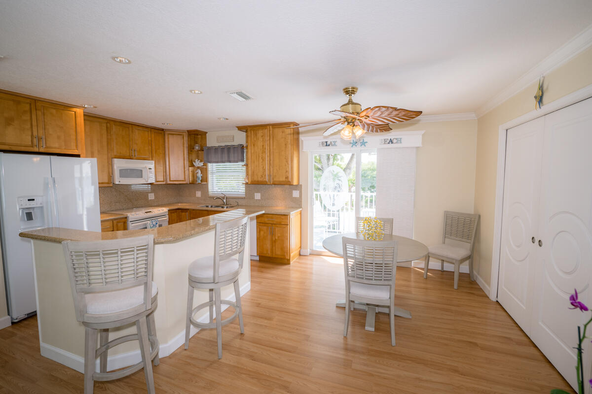 40 High Point Road, Unit 703 Tavernier, FL 33070 - Photo 5 of 32 Living Area