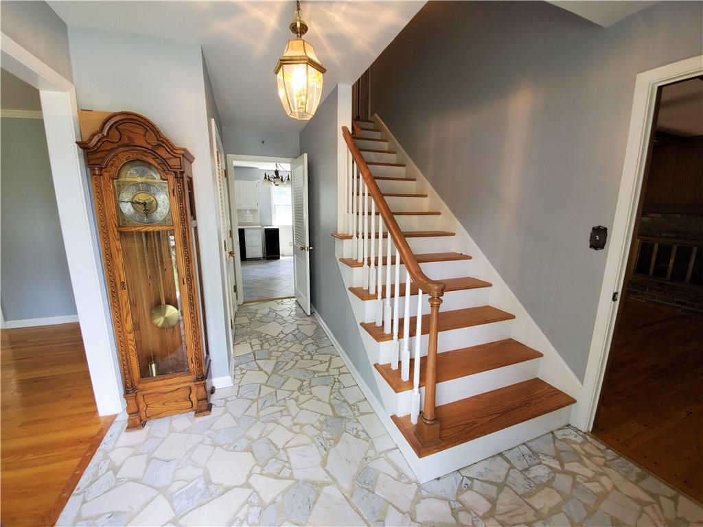 7133 Moorgate Road Indianapolis, IN 46250 - Photo 5 of 36 Gallery Image 5