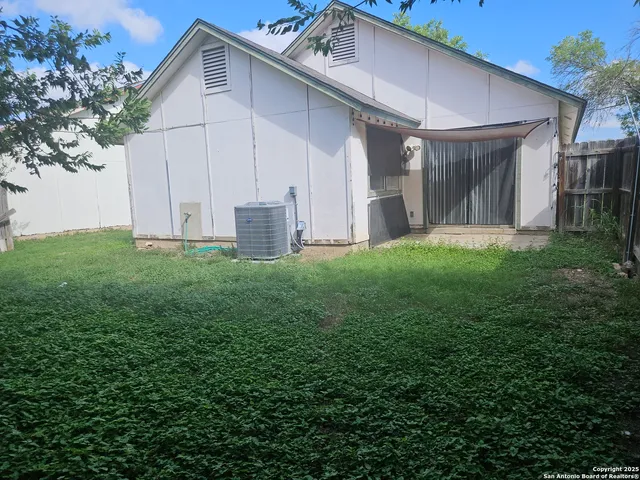 a view of backyard with garden