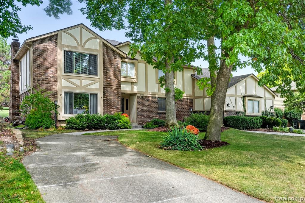 1938 Kilburn Road West Rochester Hills, MI 48306 - Photo 2 of 69