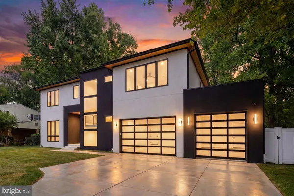 $3,088,000 | 1002 Avery Court Southwest, Vienna, VA 22180