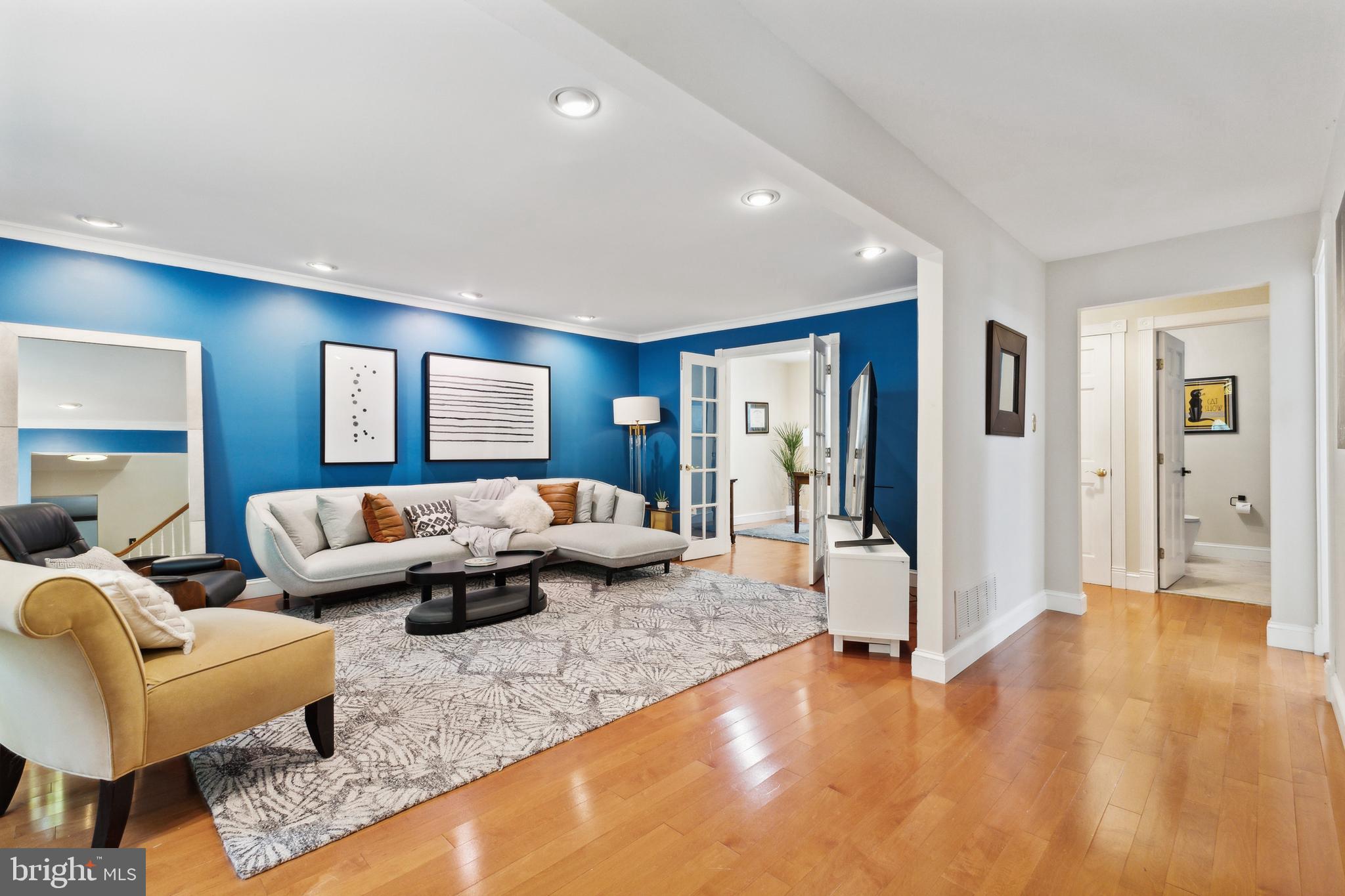 1865 Post Oak Trail Reston, VA 20191 - Photo 3 of 39 Living Room