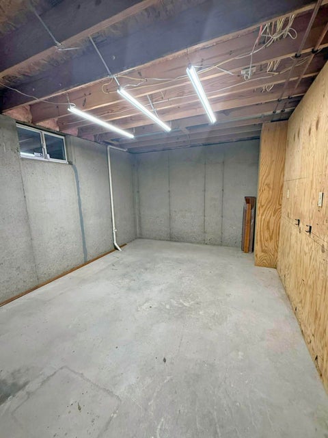 541 North Point Troy, OH 45373 - Photo 20 of 23 This unfinished basement offers expansive potential, ready for your personalized transformation.