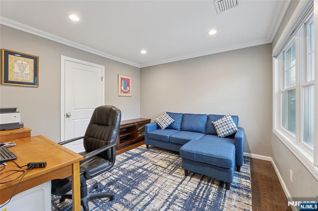 48 John Place Bergenfield, NJ 07621 - Photo 11 of 29