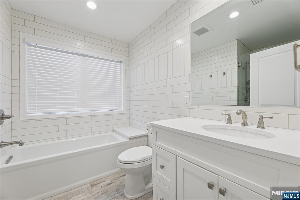 48 John Place Bergenfield, NJ 07621 - Photo 19 of 29