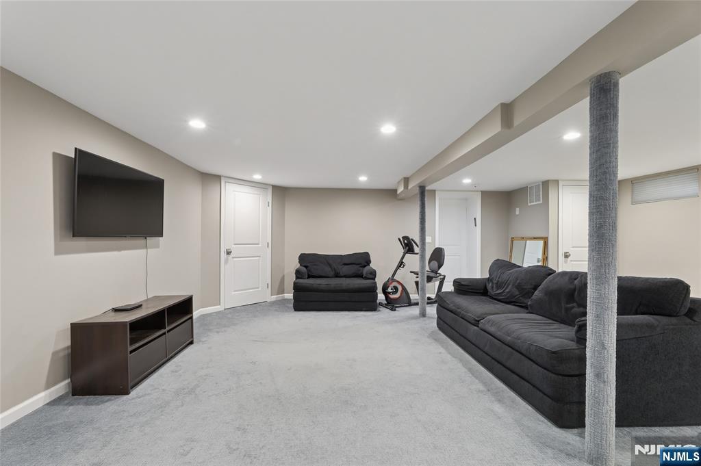 48 John Place Bergenfield, NJ 07621 - Photo 23 of 29