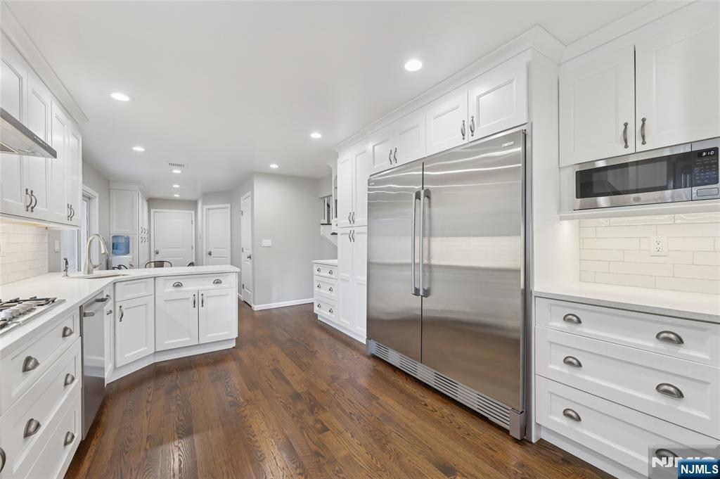 48 John Place Bergenfield, NJ 07621 - Photo 8 of 29