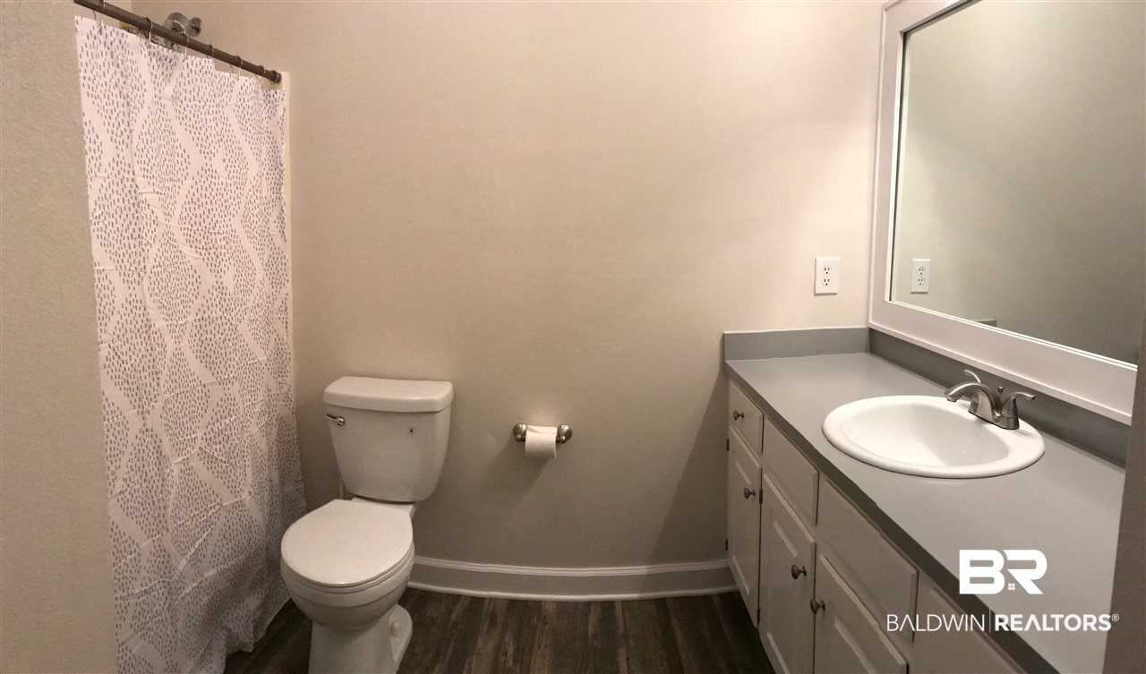 111 Meadowbrook Circle Daphne, AL 36526 - Photo 34 of 42 Bathroom 3