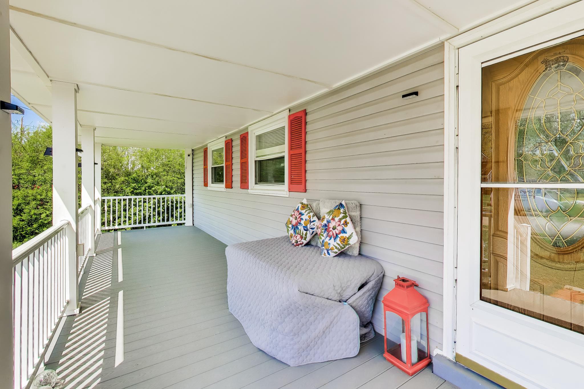 1304 Columbia Road Woodbridge, VA 22191 - Photo 4 of 50 Kind of Porch you fell in love with.