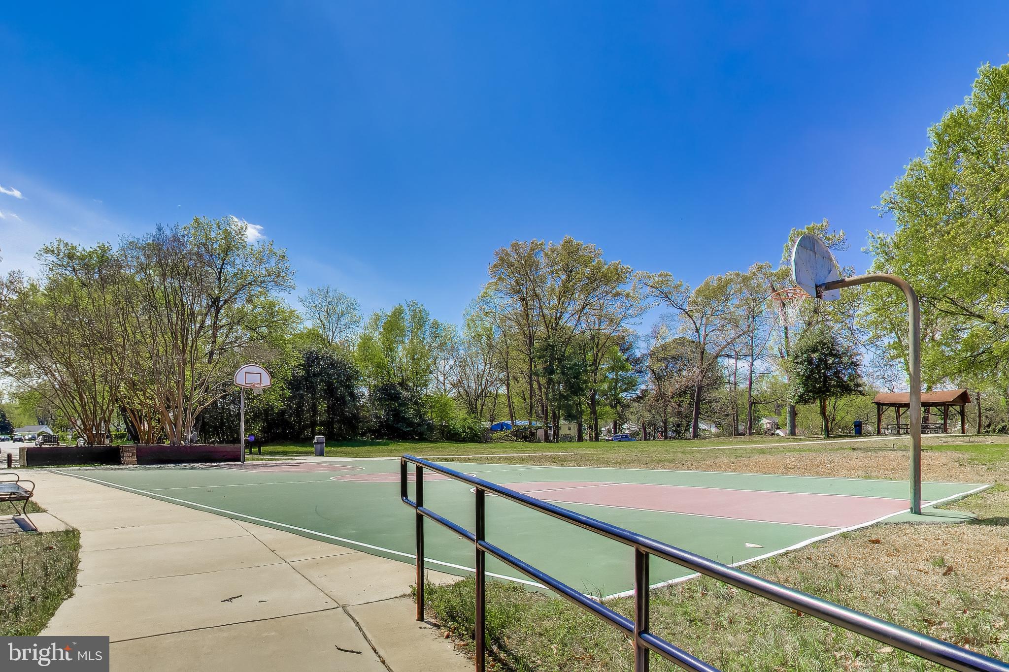 1304 Columbia Road Woodbridge, VA 22191 - Photo 50 of 50 Sunny day at the community court.