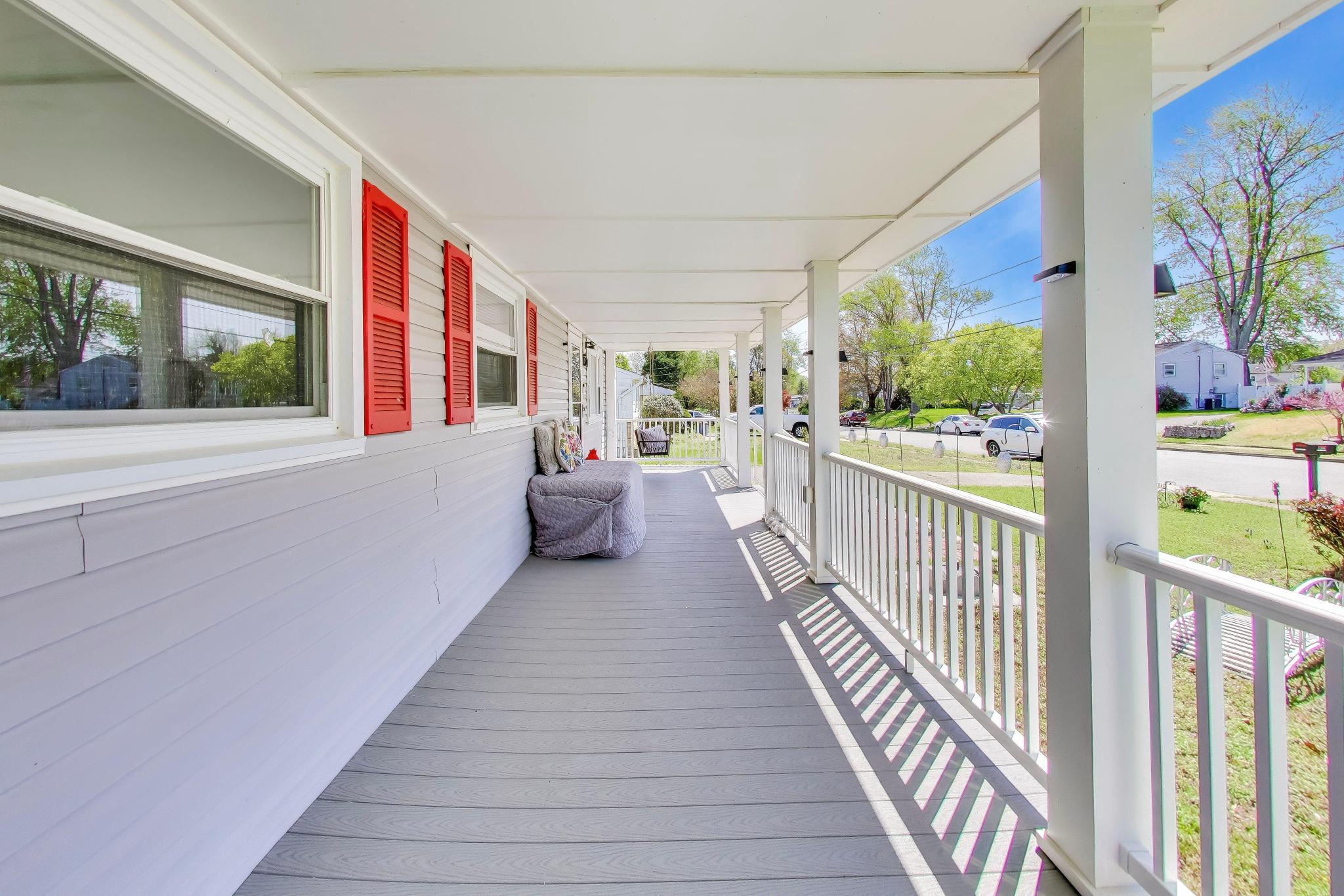 1304 Columbia Road Woodbridge, VA 22191 - Photo 5 of 50 Big Porch, Gentle Breeze, Endless Conversations.