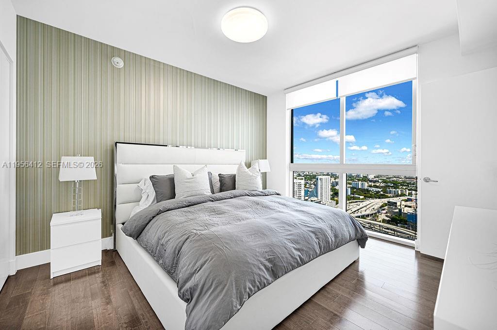 92 Southwest 3rd Street, Unit 4806 Miami, FL 33130 - Photo 6 of 20 a bedroom with a large bed and a large window