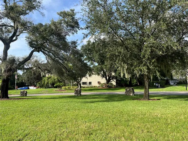$1,950 | 3300 Fox Chase Circle, Unit 213, Palm Harbor, FL 34683