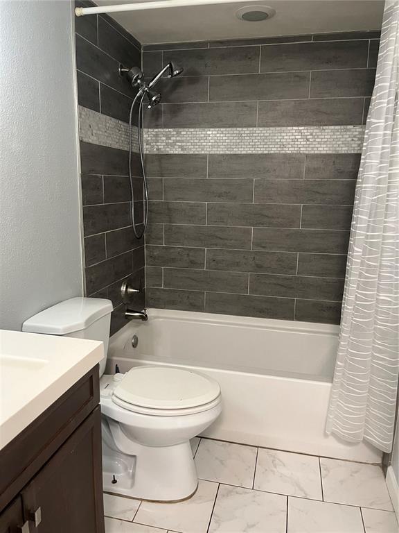3300 Fox Chase Circle, Unit 213 Palm Harbor, FL 34683 - Photo 5 of 16 a bathroom with a toilet a sink and shower