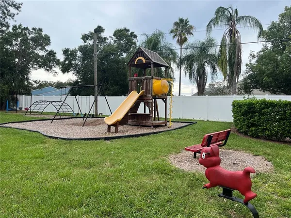 $1,950 | 3300 Fox Chase Circle, Unit 213, Palm Harbor, FL 34683