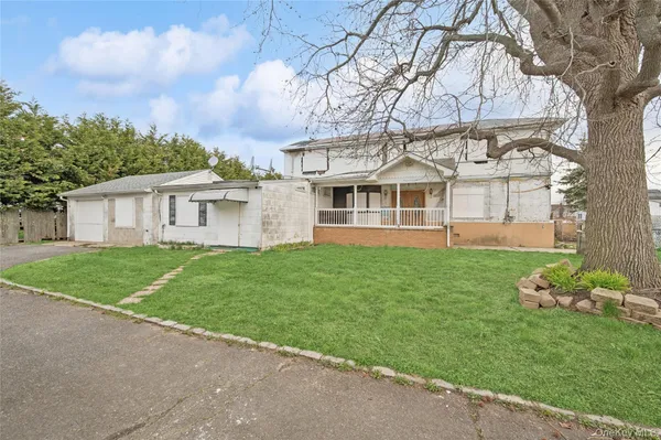 $459,950 | 99 Wilson Avenue, Amity Harbor, NY 11701