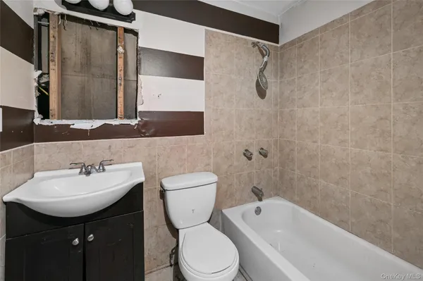 $459,950 | 99 Wilson Avenue, Amity Harbor, NY 11701