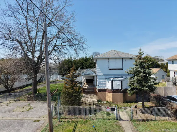$459,950 | 99 Wilson Avenue, Amity Harbor, NY 11701