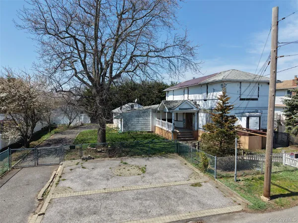 $459,950 | 99 Wilson Avenue, Amity Harbor, NY 11701