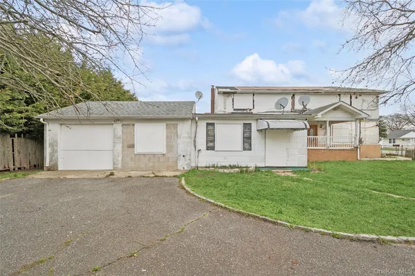 $459,950 | 99 Wilson Avenue, Amity Harbor, NY 11701