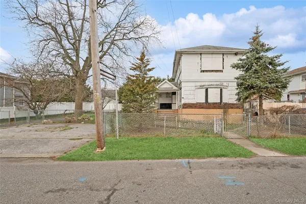 $459,950 | 99 Wilson Avenue, Amity Harbor, NY 11701