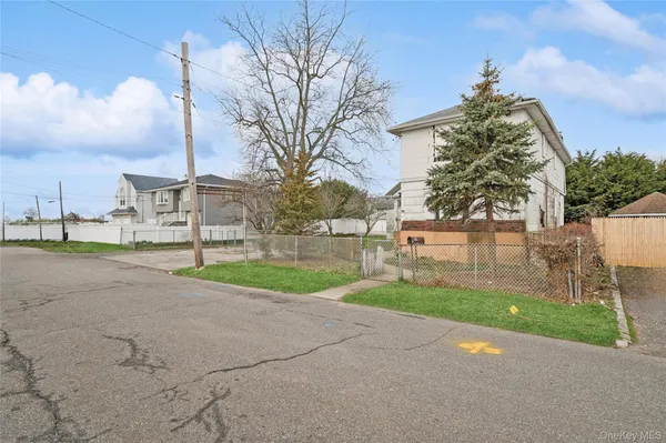 $459,950 | 99 Wilson Avenue, Amity Harbor, NY 11701