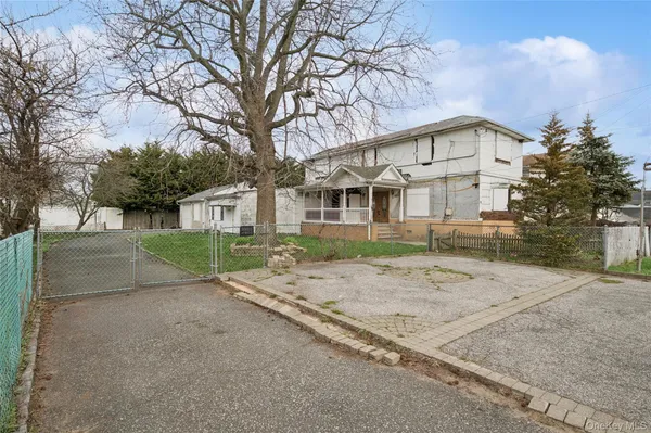 $459,950 | 99 Wilson Avenue, Amity Harbor, NY 11701