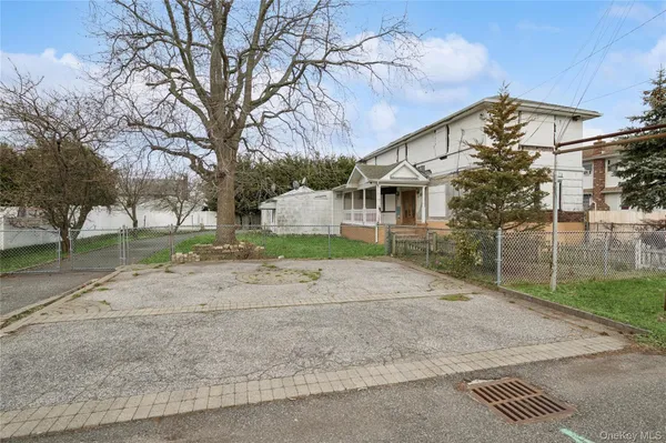 $459,950 | 99 Wilson Avenue, Amity Harbor, NY 11701