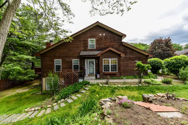 $369,000 | 12 Tracey Court, Troy, NY 12180