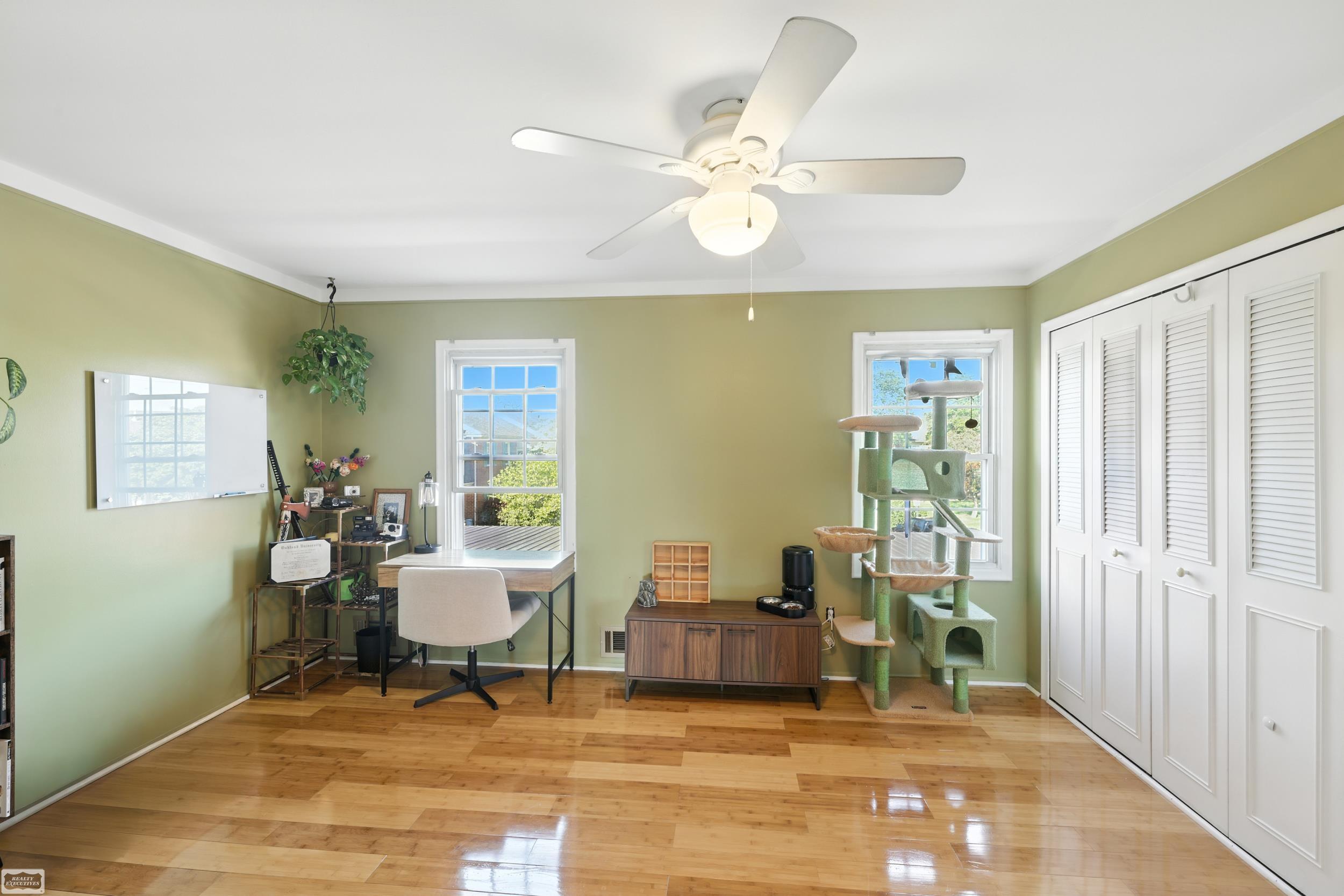 31057 Hoover Road Warren, MI 48093 - Photo 8 of 15 50186191-d3c1e0c8-cd63-4761-9440-edbab69982c9.JPG