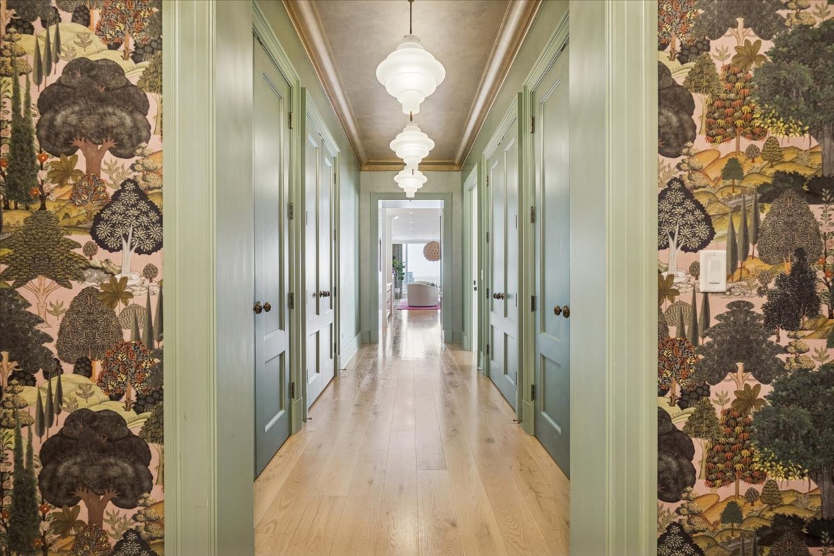 9 West Walton Street, Unit 2202 Chicago, IL 60610 - Photo 2 of 27