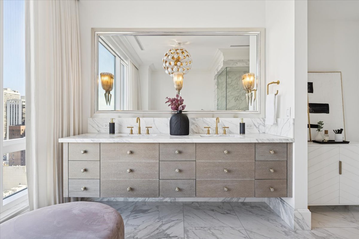 9 West Walton Street, Unit 2202 Chicago, IL 60610 - Photo 23 of 27